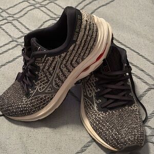 Mizuno Women's Wave 17 Running Shoes Size 9.5